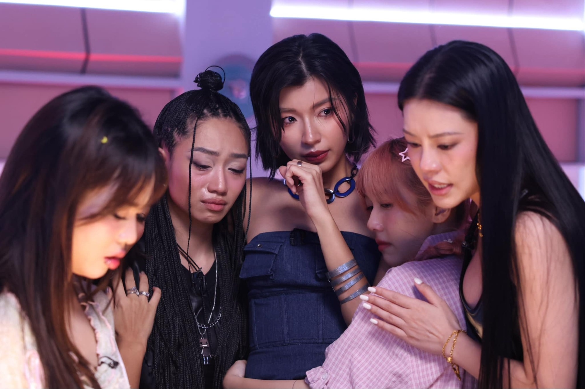 Cac chi dep bi 'nhan chim' hinh anh