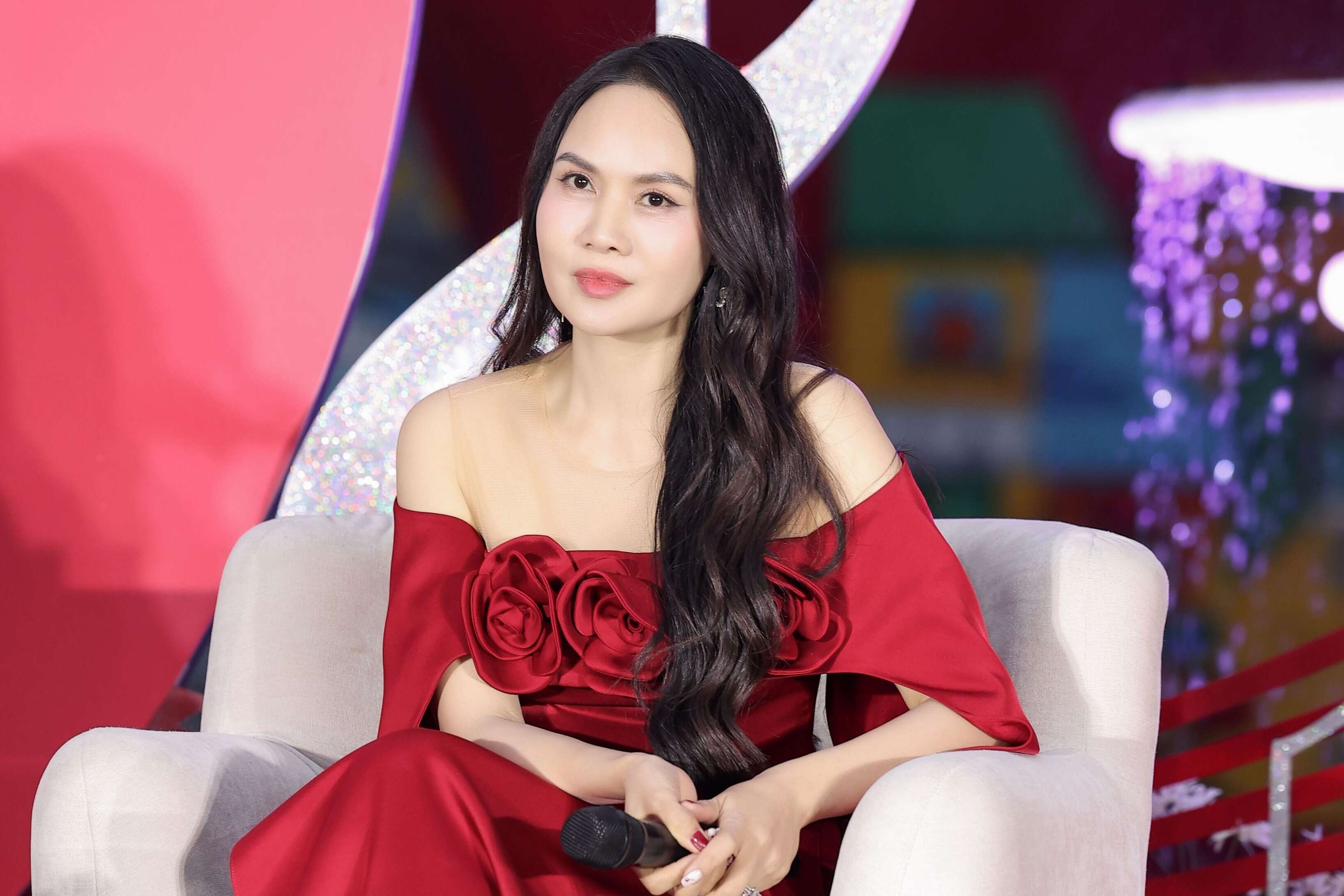 Mai Hoa sau nhung ban nhac phim dinh dam hinh anh