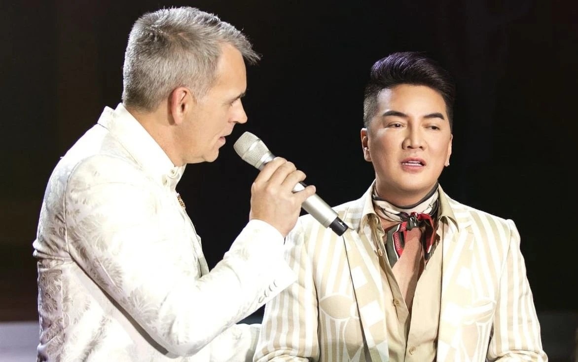 Ong Gerard Richard hat 'Xin loi tinh yeu' hinh anh