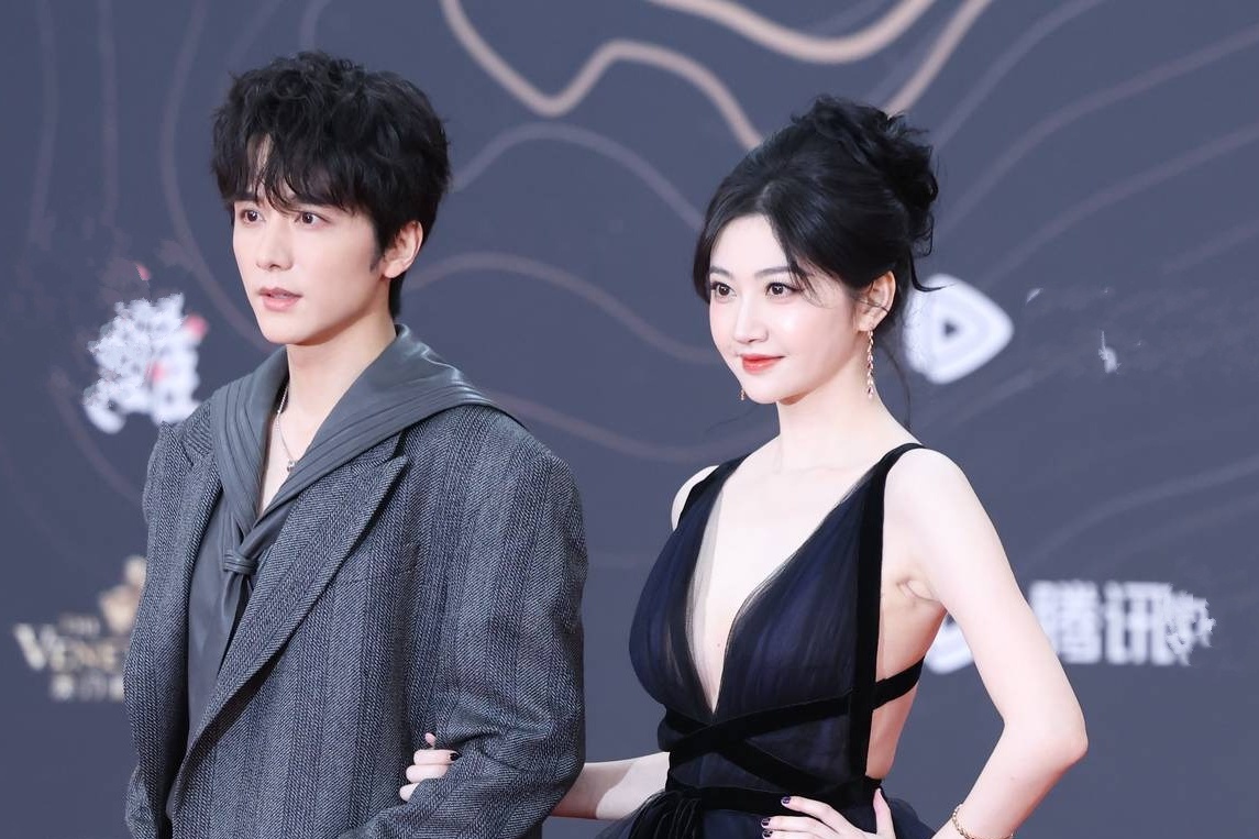 'De nhat my nu Bac Kinh' Canh Diem mac xe sau tao bao hinh anh