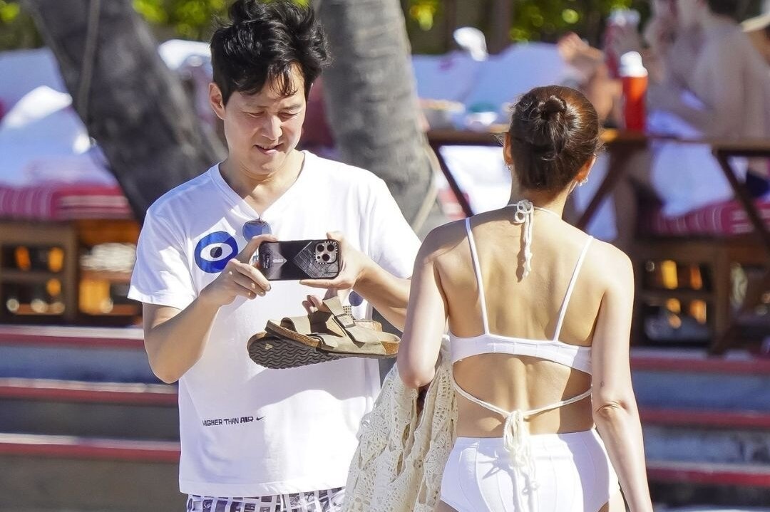 Lee Jung Jae du lich cung ban gai pho chu tich hinh anh