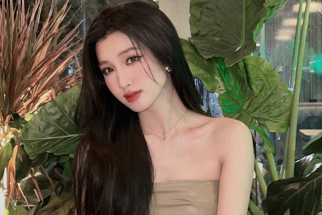 A hau Phuong Nhi khoa trang ca nhan hinh anh