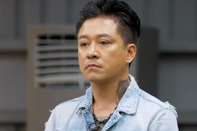 Tuan Hung tuyen bo dung hat o quan bar hinh anh