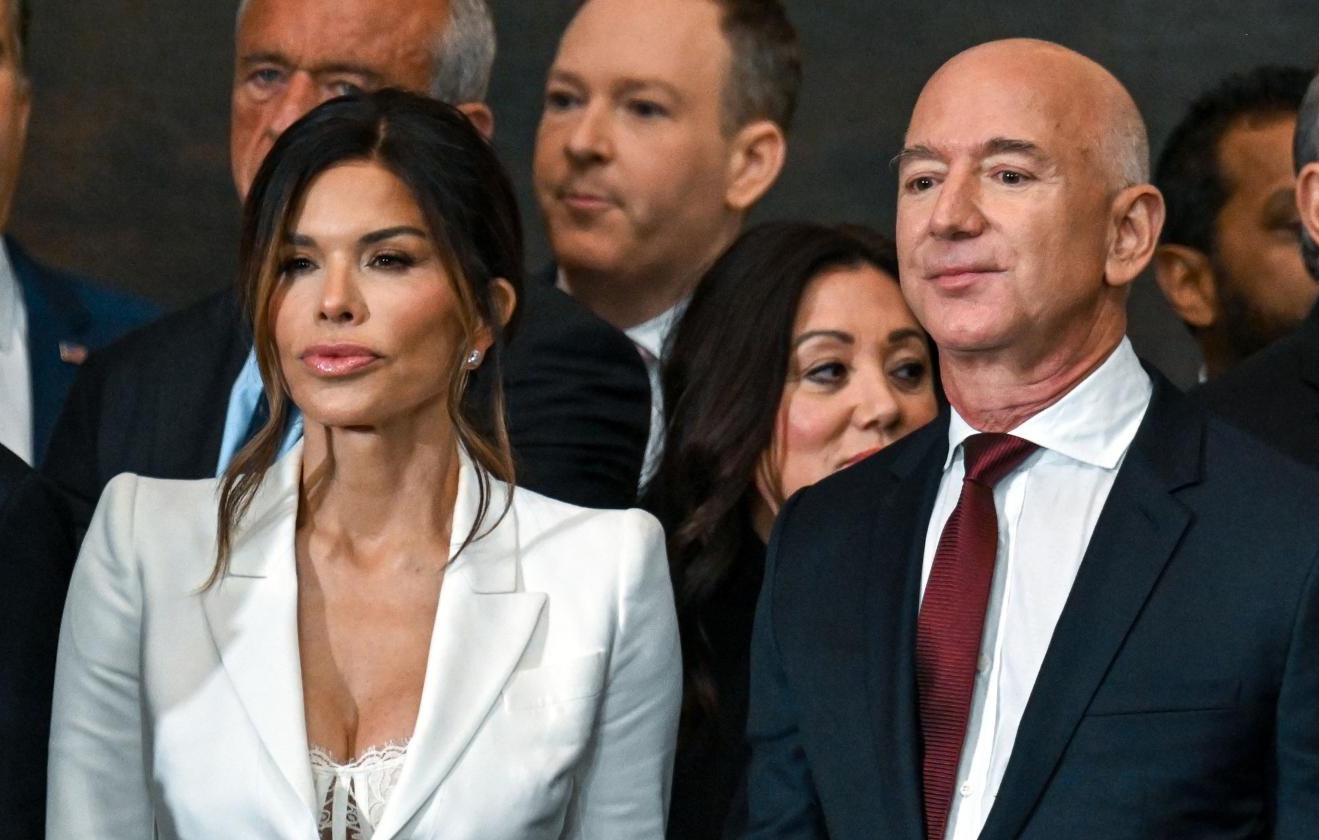 Ban gai ty phu Jeff Bezos bi phan ung vi mac sexy hinh anh