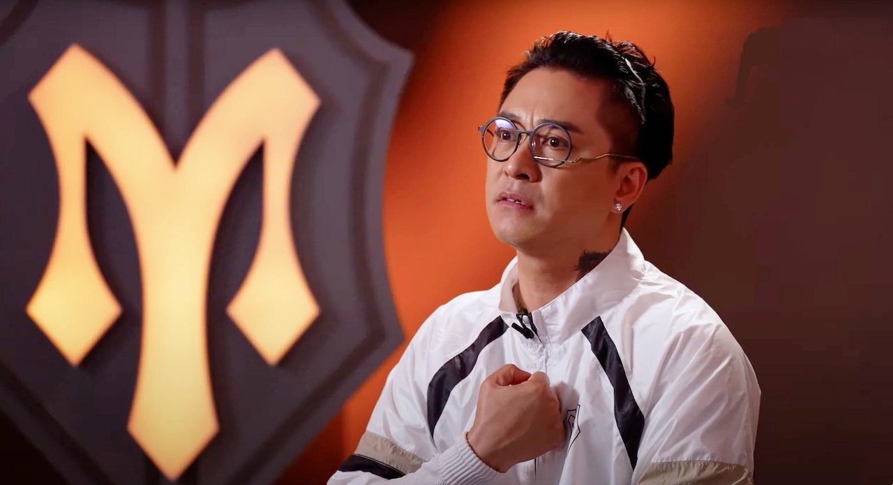 Khan gia buc xuc vi he thong ban ve Anh trai vuot ngan chong gai hinh anh