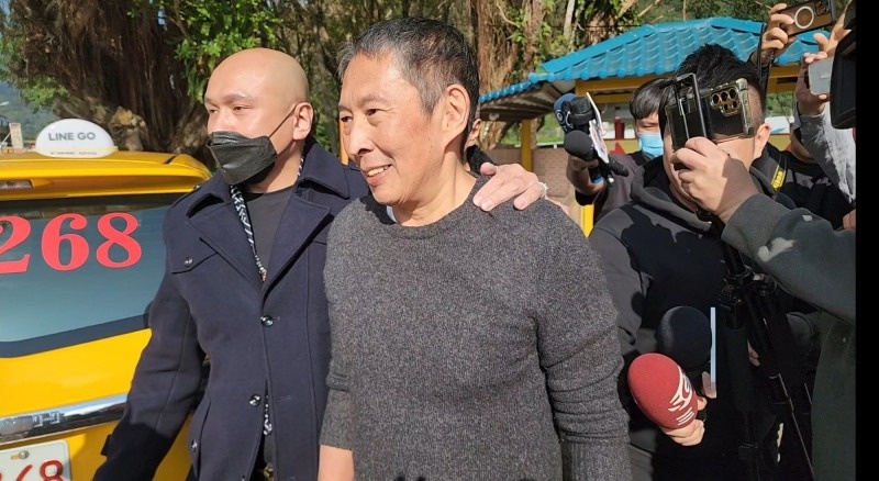 Dien vien 'Bao Thanh Thien' ra tu hinh anh