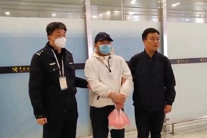 Dien vien Nhan Thap Luc bi bat giu, dan do ve Trung Quoc hinh anh