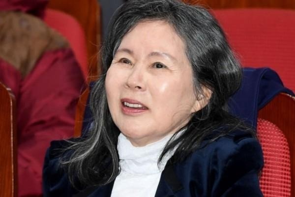 Dien vien 'Squid Game' Lee Joo Sil qua doi hinh anh