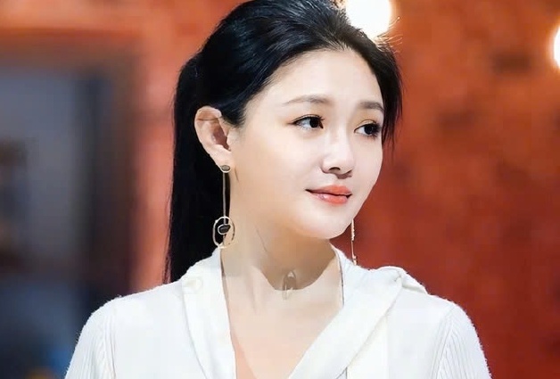 Tu Hy Vien qua doi hinh anh