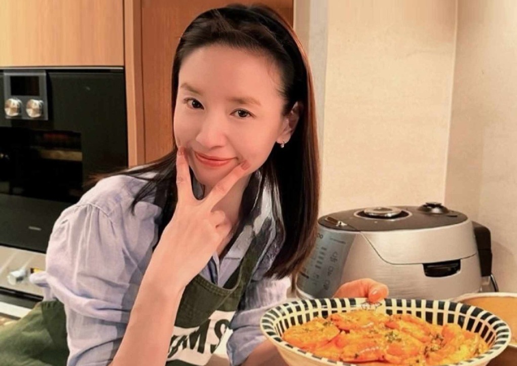 Dong Khiet 44 tuoi dong vai co gai 21 tuoi hinh anh