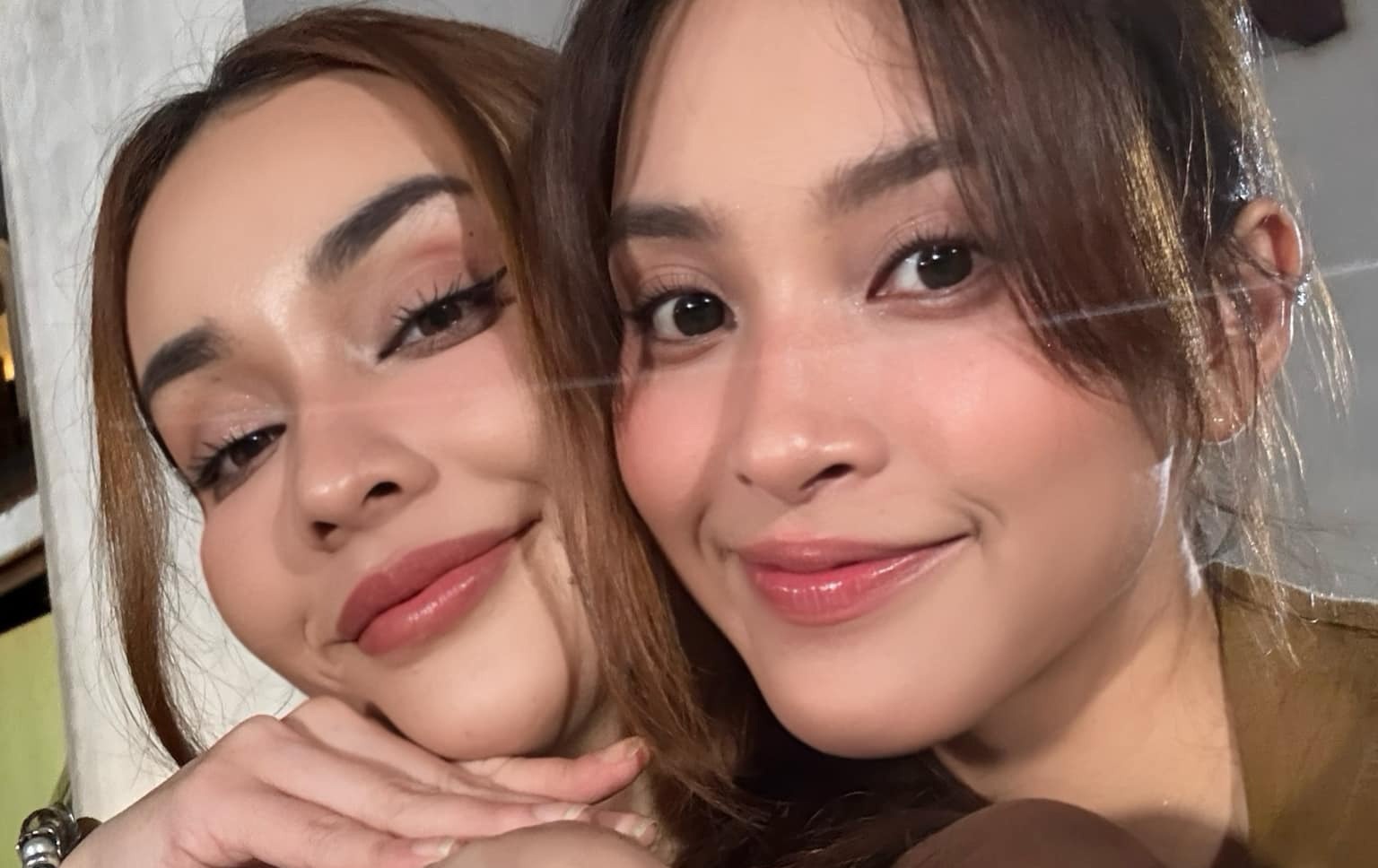 MLee than thiet Tieu Vy giua tin don hinh anh