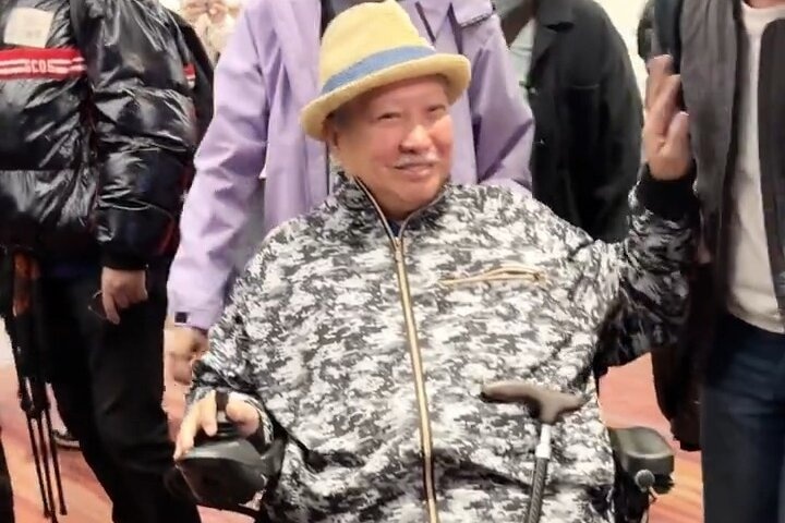 Cuoc song Hong Kim Bao o tuoi 73 hinh anh