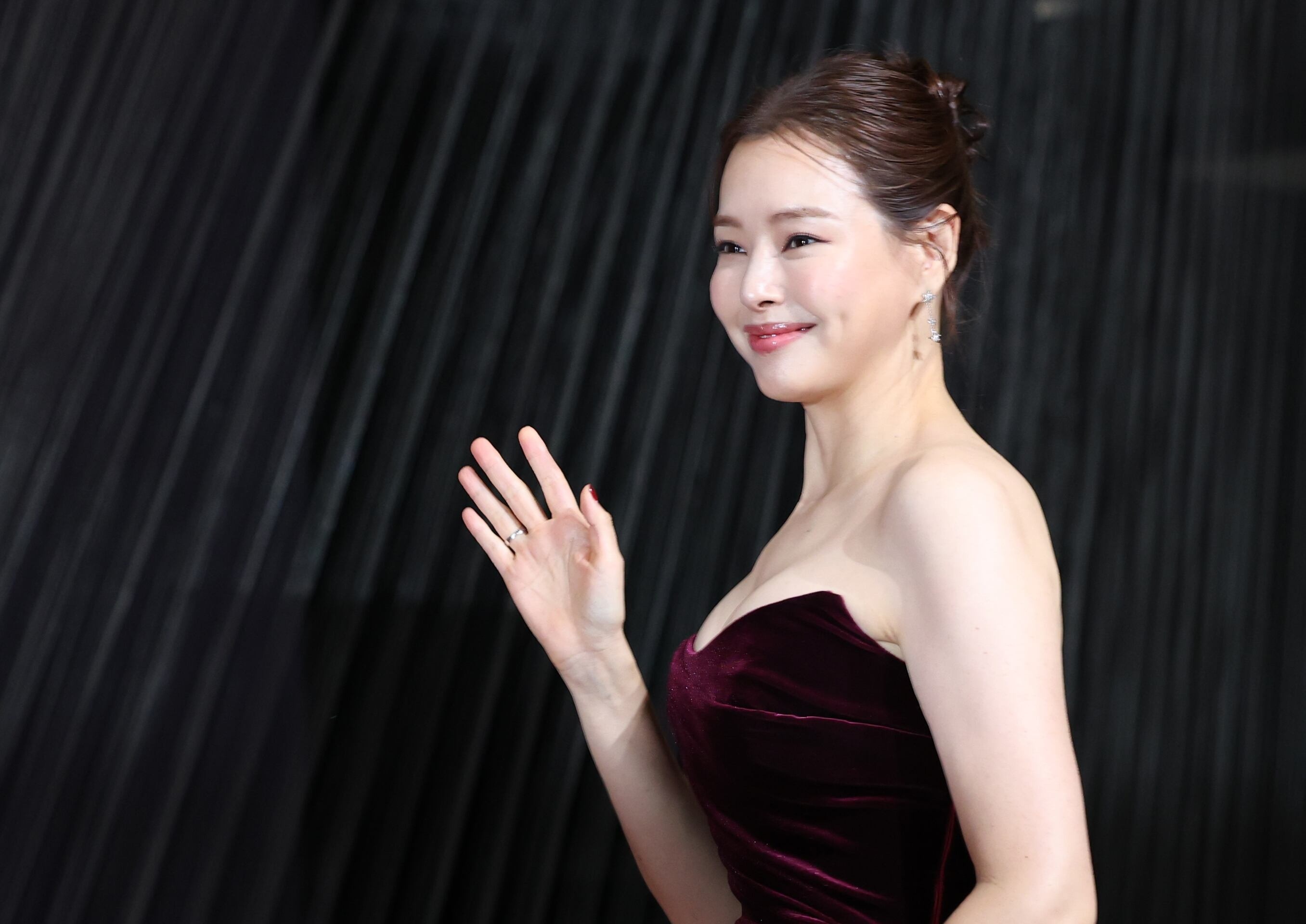 Honey Lee tron thue anh 1