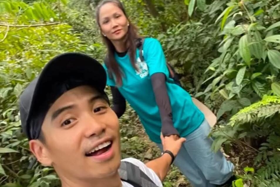 Anh hen ho cua H’Hen Nie va chong nhiep anh gia hinh anh