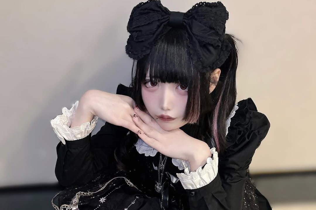 Nu ca si Urin qua doi o tuoi 20 hinh anh