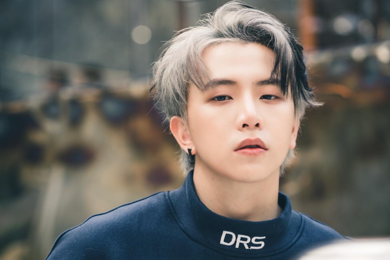 On ao giua 2 ca si Viet hinh anh