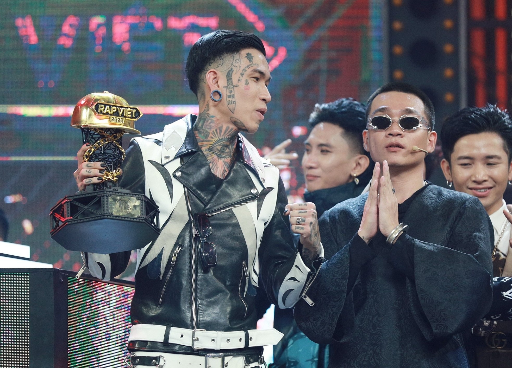 Chuyen gi dang xay ra voi Rap Viet? hinh anh