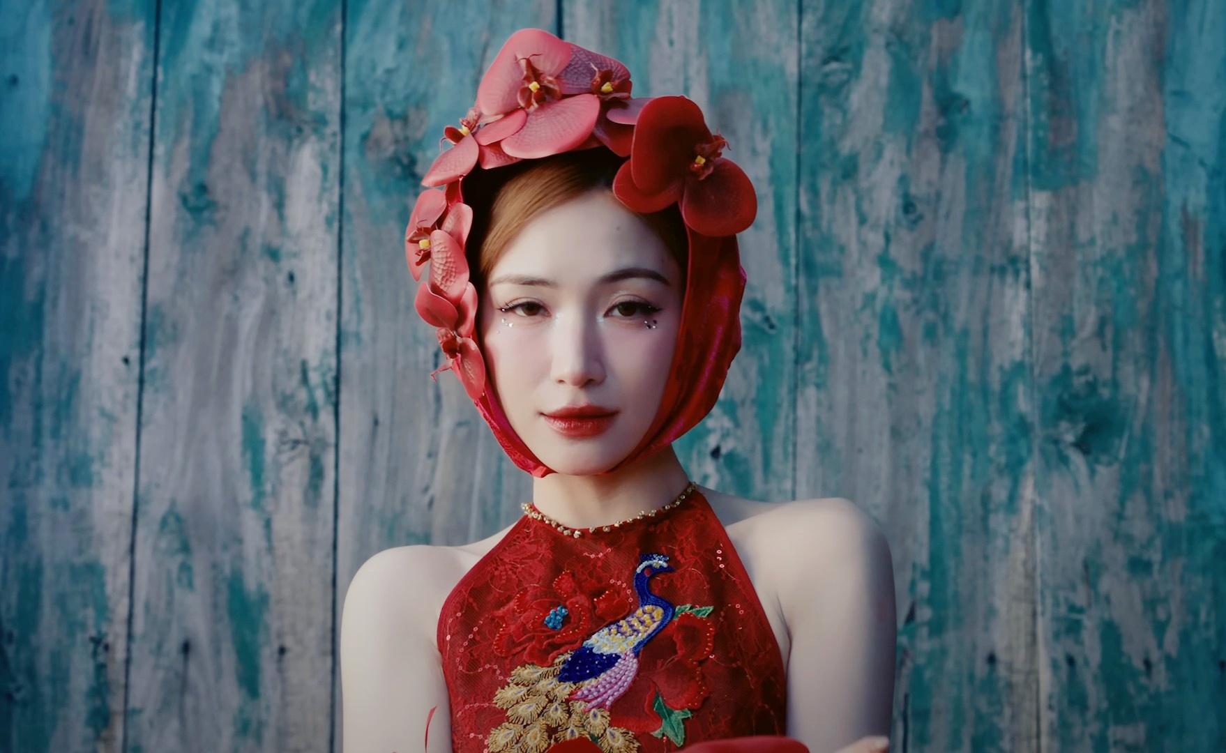 Hoa Minzy gay bao mang hinh anh