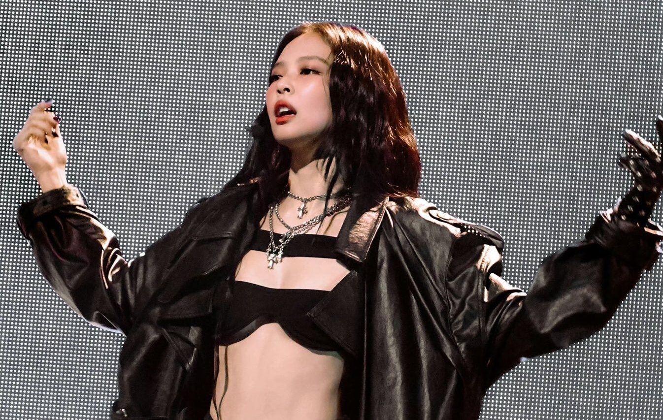 Jennie mac ho gay tranh cai hinh anh