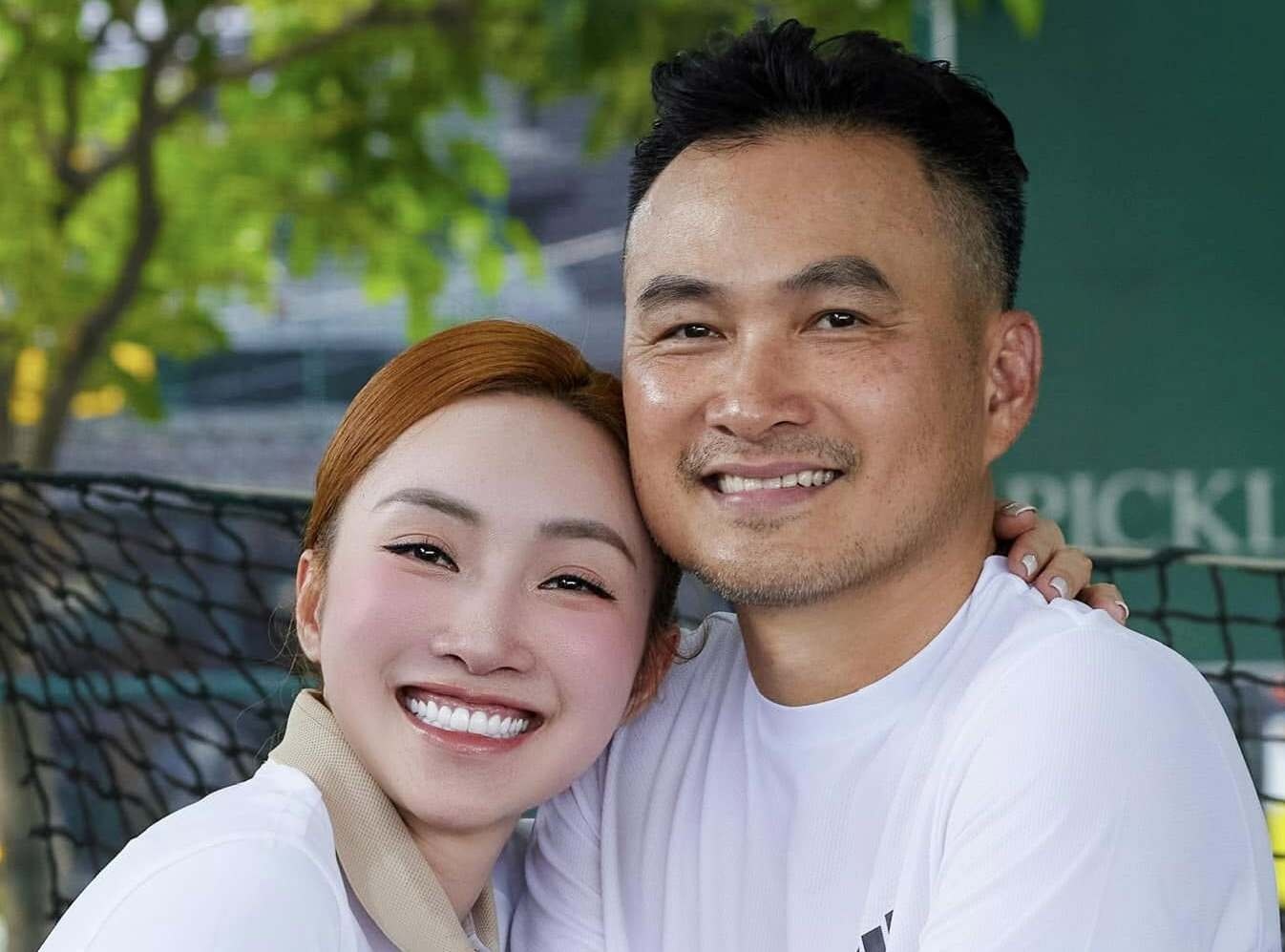 Chi Bao va vo kem 16 tuoi sau 4 nam ket hon hinh anh