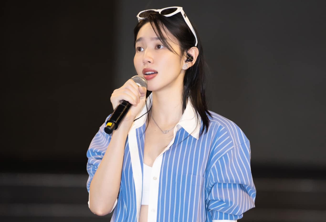 Thuy Tien: 'Toi cui dau xin loi, se sua sai' hinh anh