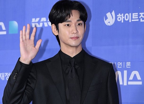 Kim Soo Hyun kien gia dinh Kim Sae Ron hinh anh