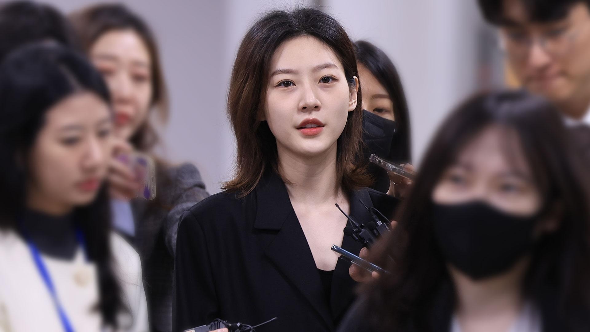 Kim Sae Ron tung bi chong bao hanh? hinh anh