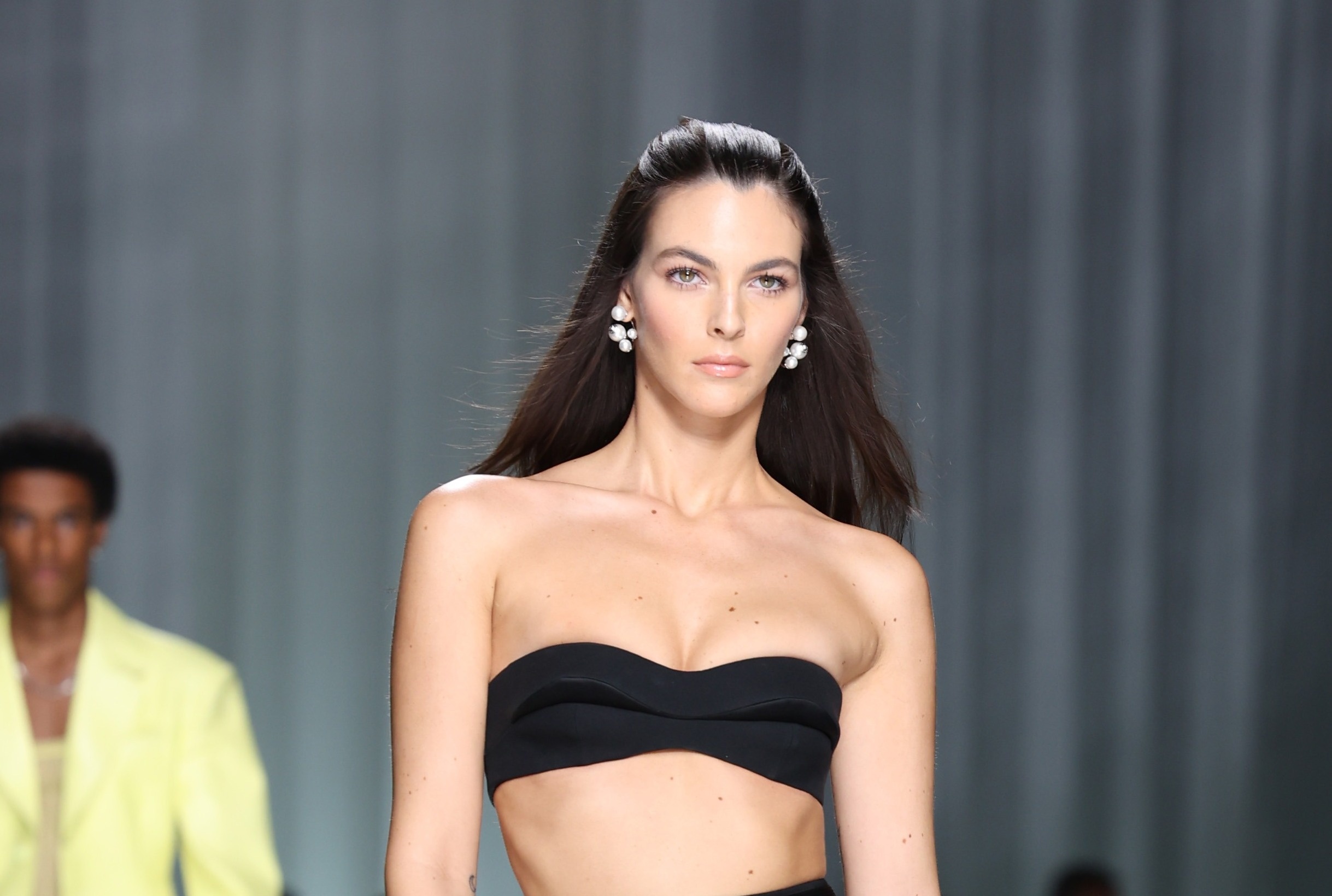 Ban gai kem 24 tuoi cua Leonardo DiCaprio lan dau len tieng hinh anh