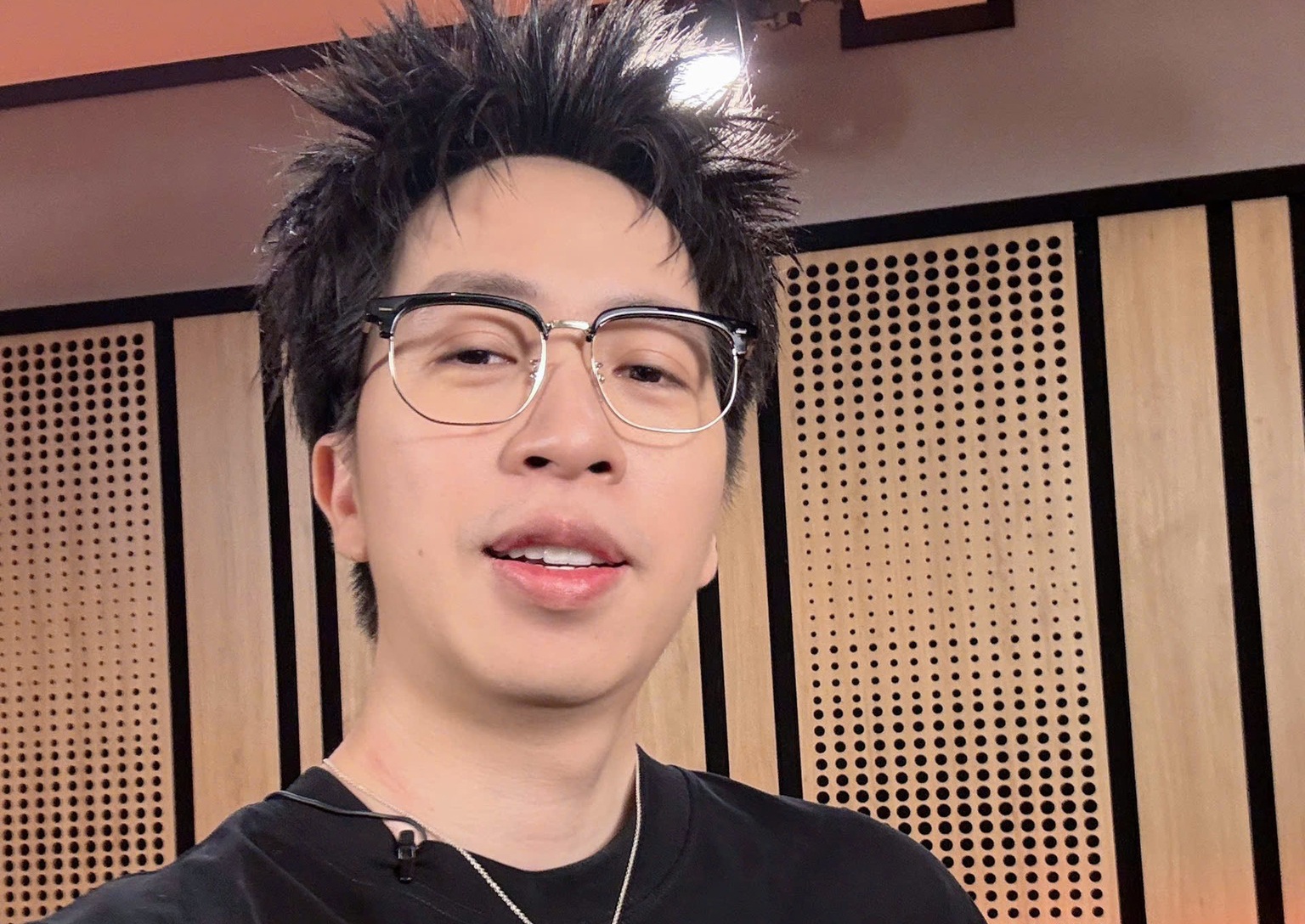 ViruSs xin loi, dung livestream noi ve tinh cam hinh anh