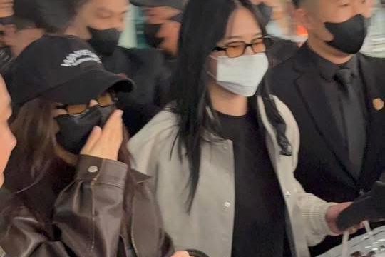 Jisoo (BlackPink) duoc fan vay kin o Ha Noi hinh anh