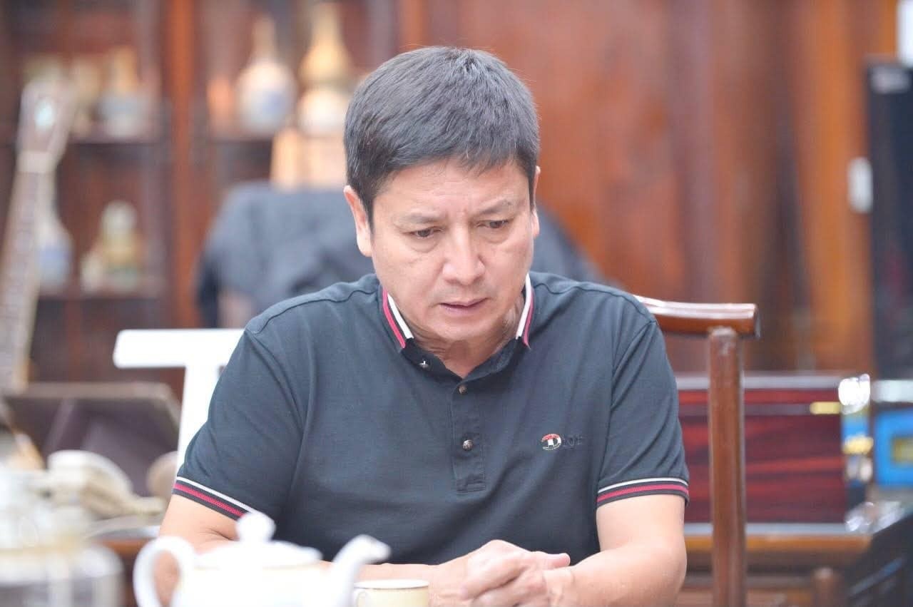 Nghe si Chi Trung dinh chinh hinh anh