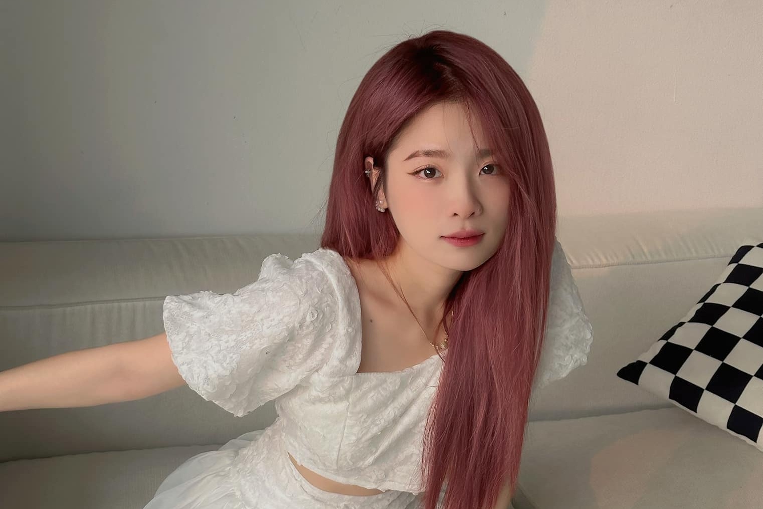 Ngoc Kem bi cong kich hinh anh