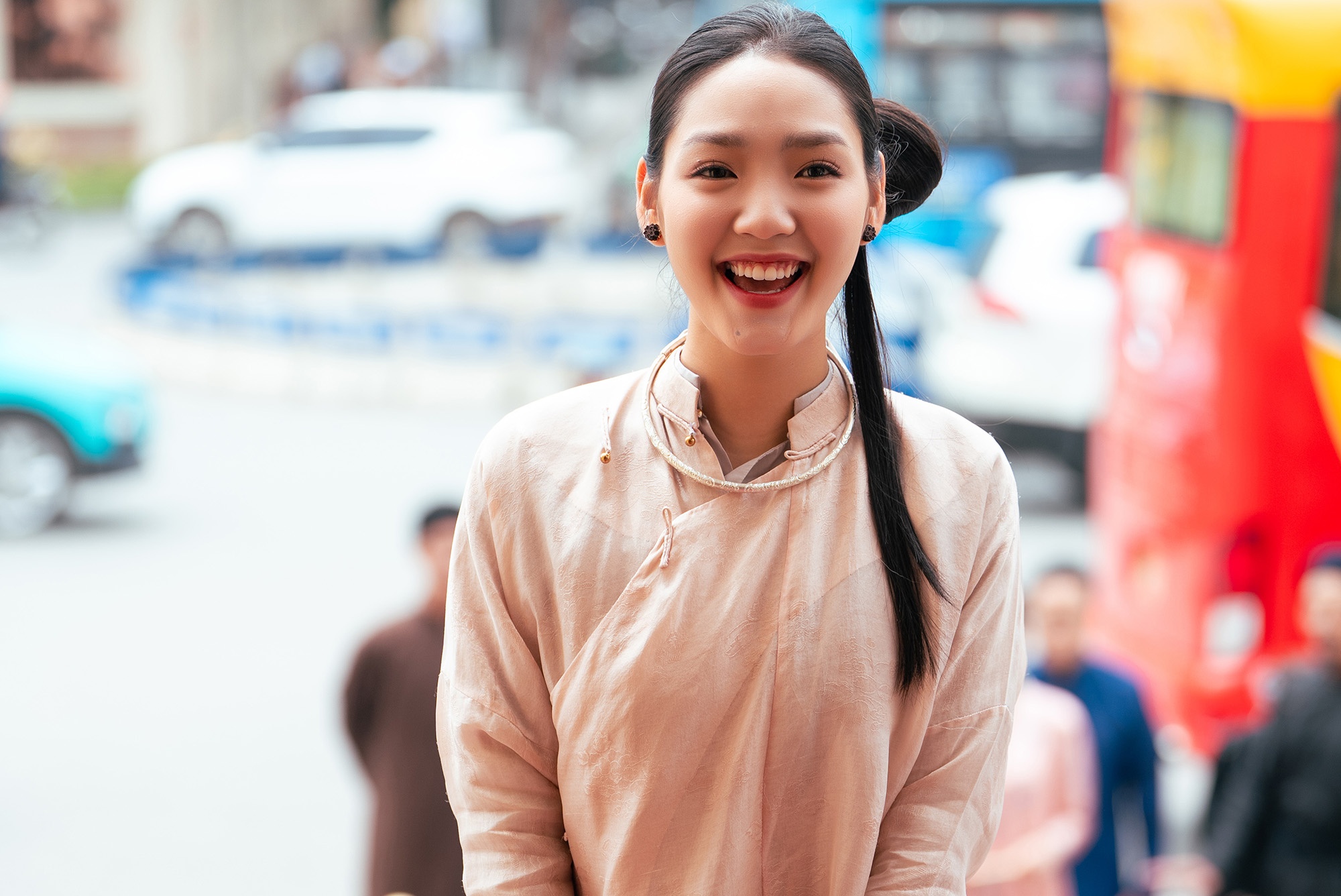 Nu dien vien 17 tuoi duoc chu y hinh anh