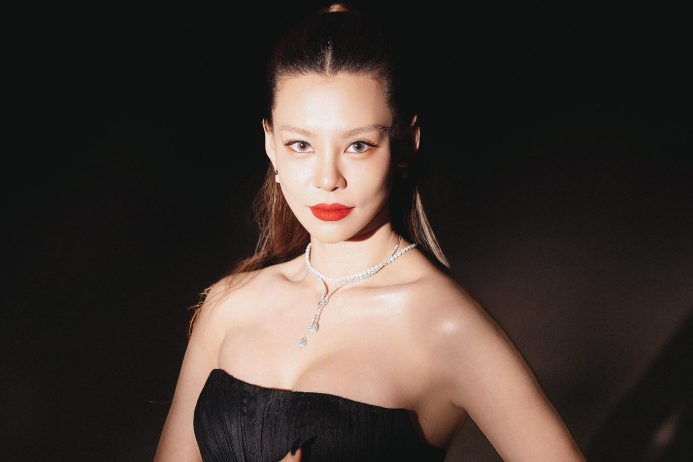 Dien bien vu tranh cai vay ao cua Chi dep hinh anh