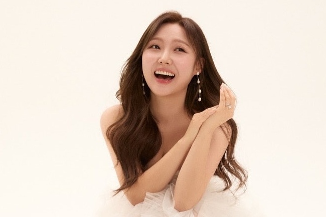 Ca si Min (miss A) cuoi chong doanh nhan hinh anh