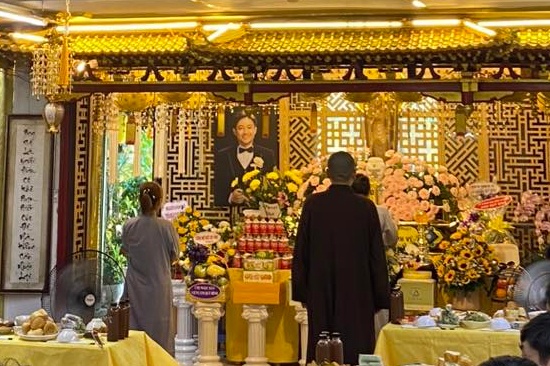 Dong nghiep toi le cung 49 ngay cua Quy Binh hinh anh