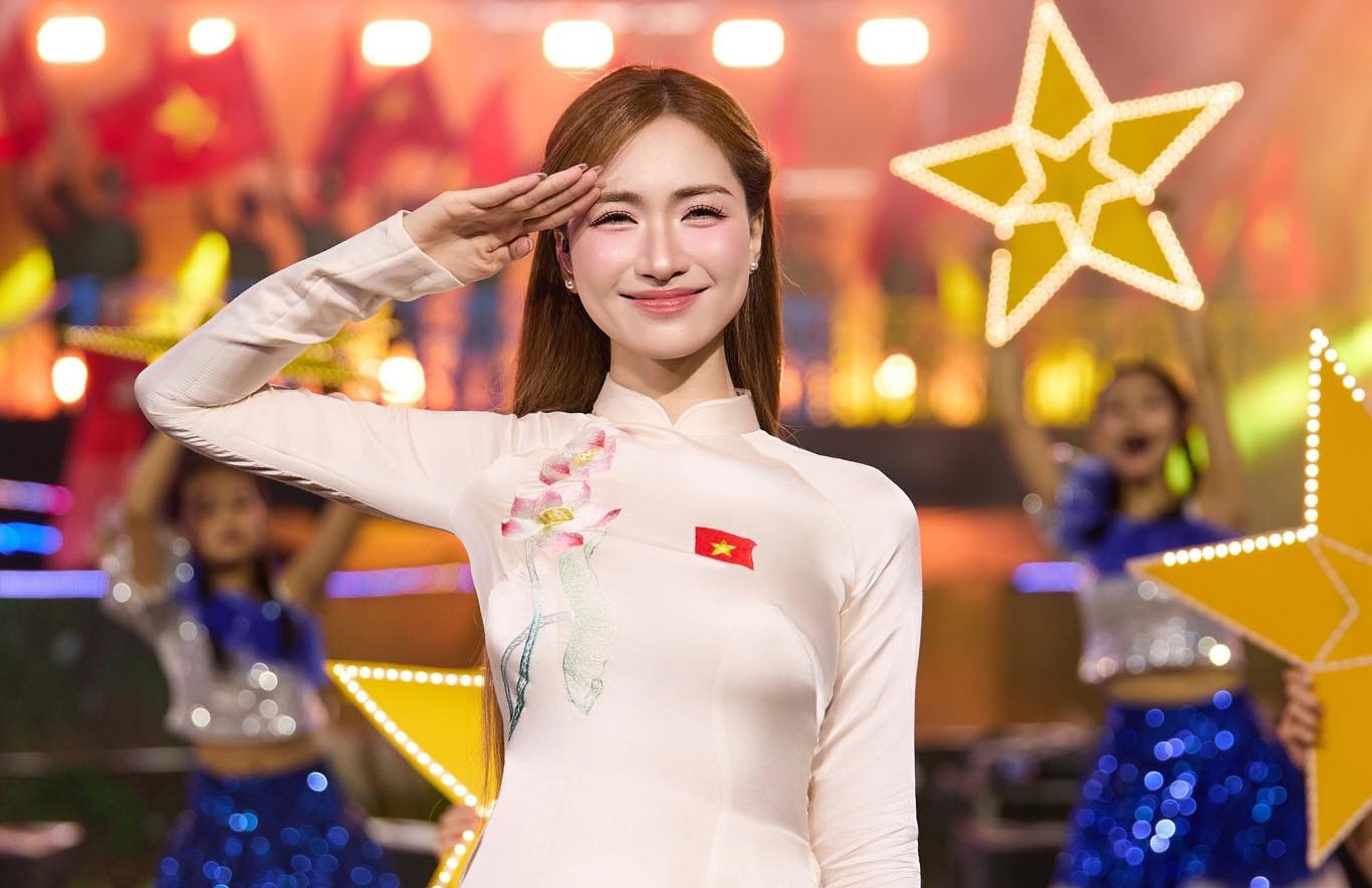 Khoanh khac tu hao cua sao Viet trong dip 30/4 hinh anh