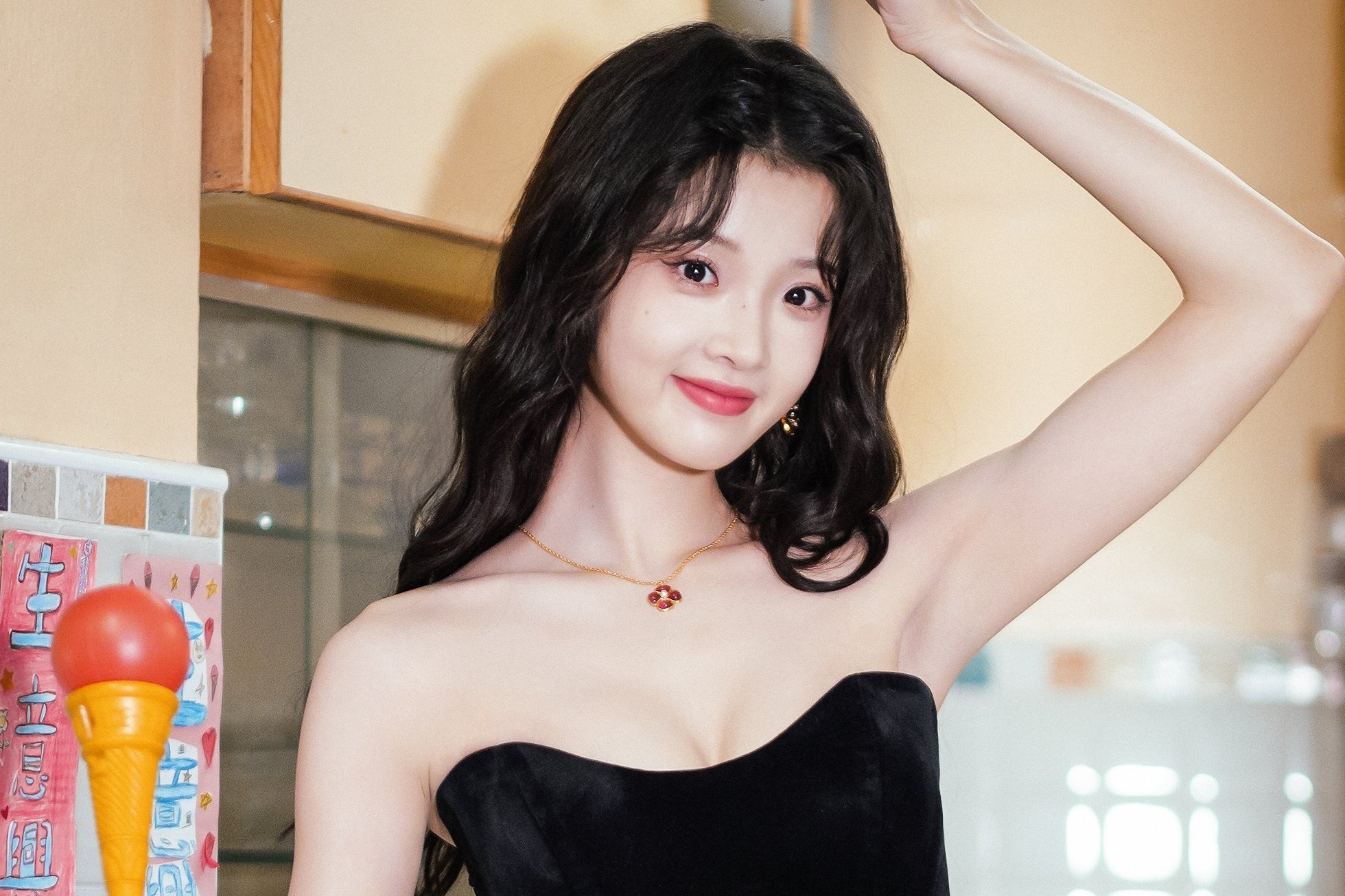 Nu dien vien pha nat 'Hong lau mong' hinh anh