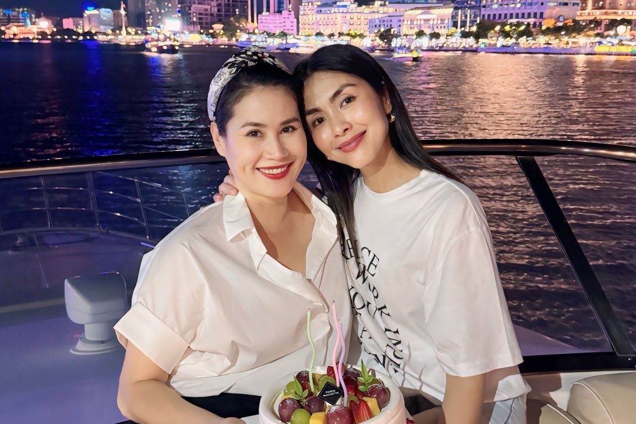 Tang Thanh Ha mung sinh nhat Than Thuy Ha tren du thuyen hinh anh