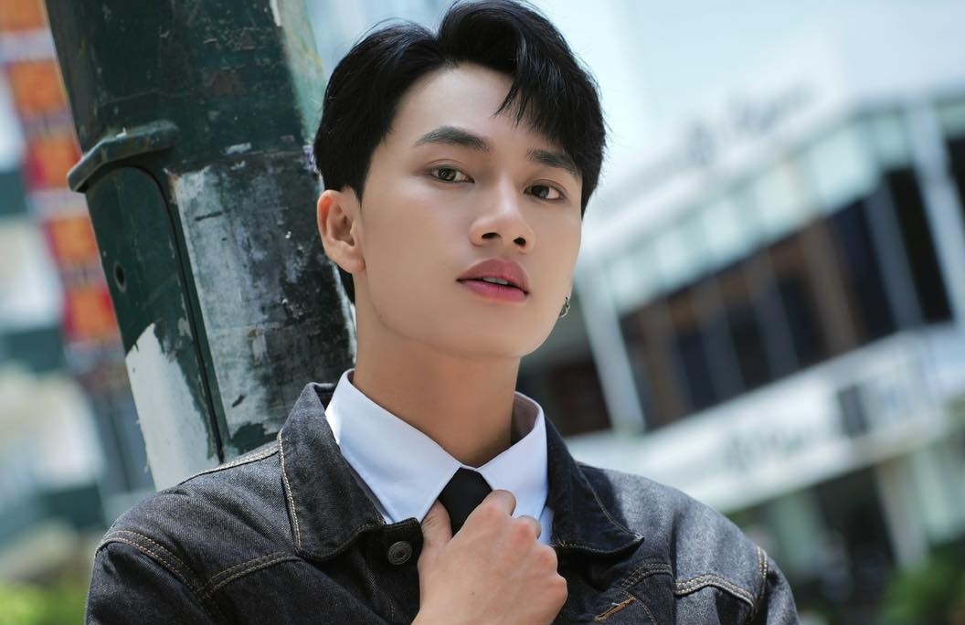 Hinh anh ngoai doi cua nam chinh 'Lat mat 8' hinh anh