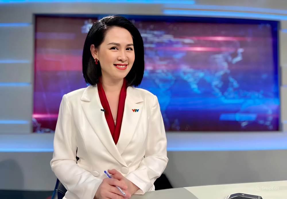 BTV Thuy Hang dang gay chu y la ai? hinh anh