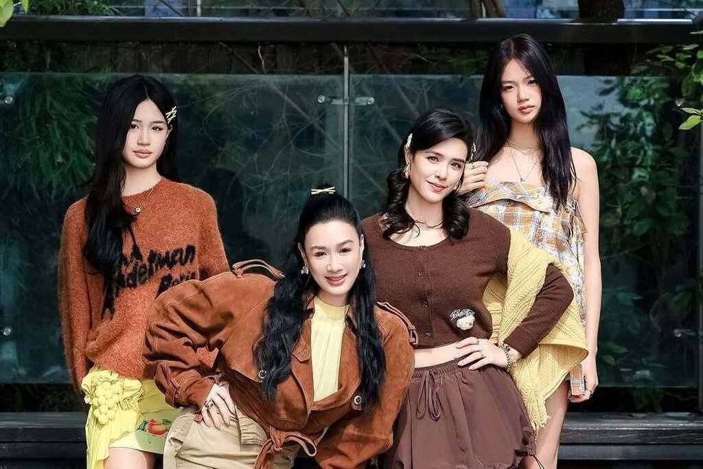 Sac voc 3 con gai cua my nhan Chung Le De hinh anh