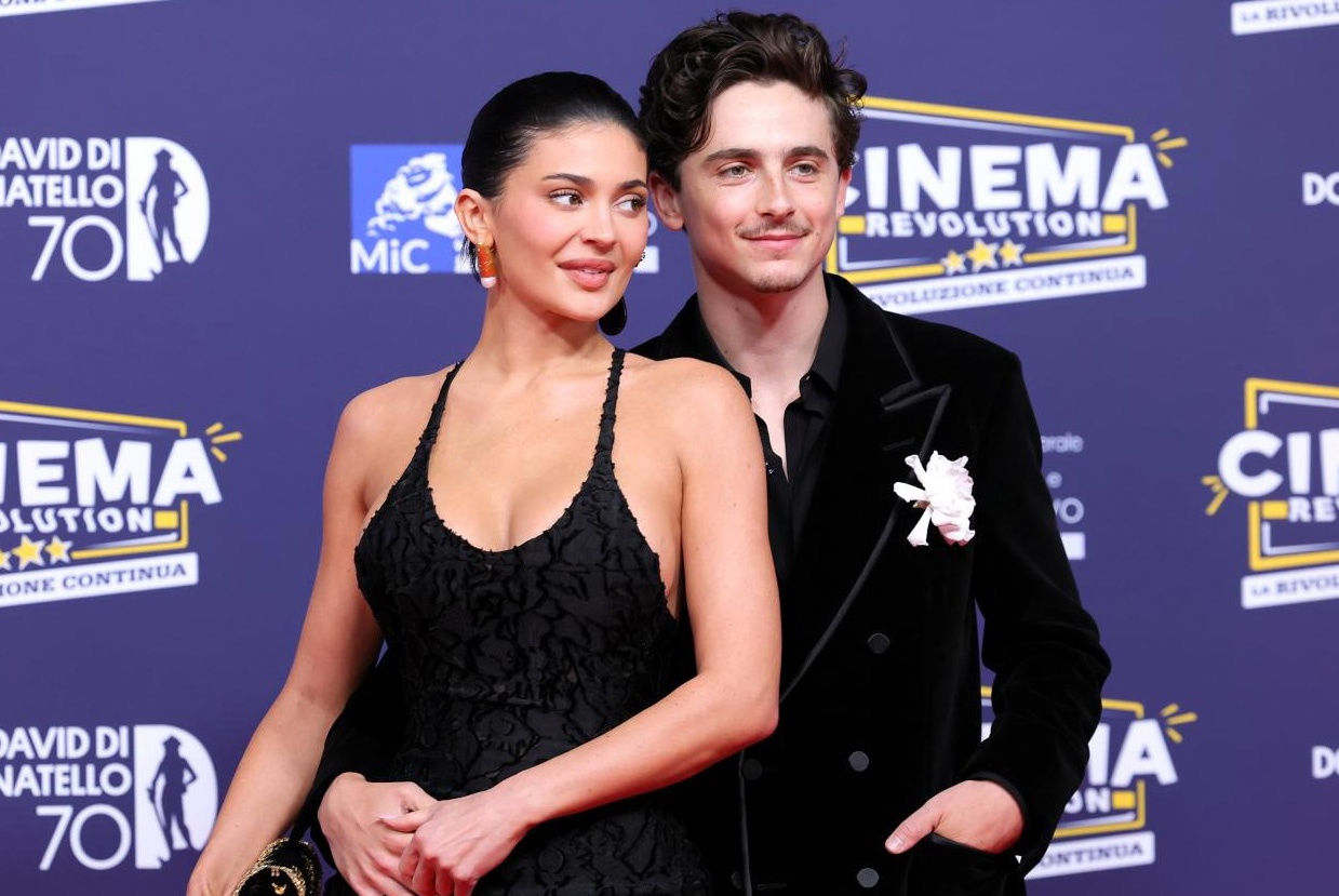 Timothee Chalamet va Kylie Jenner cong khai tren tham do hinh anh