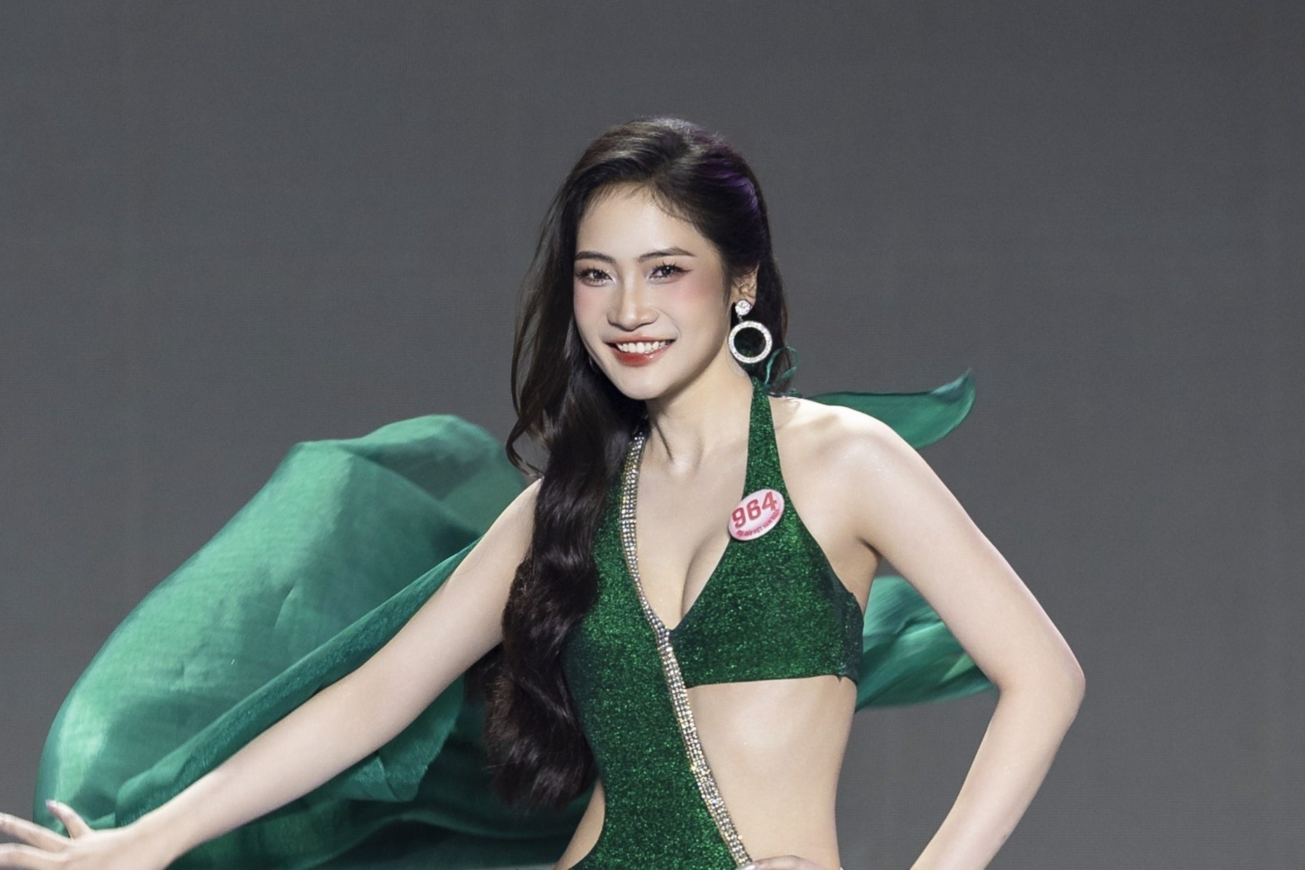 25 co gai lot chung ket Hoa hau Viet Nam hinh anh