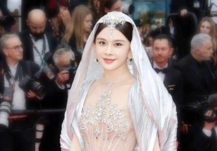 Nguoi dep Trung Quoc bi chi trich chieu tro o Cannes hinh anh