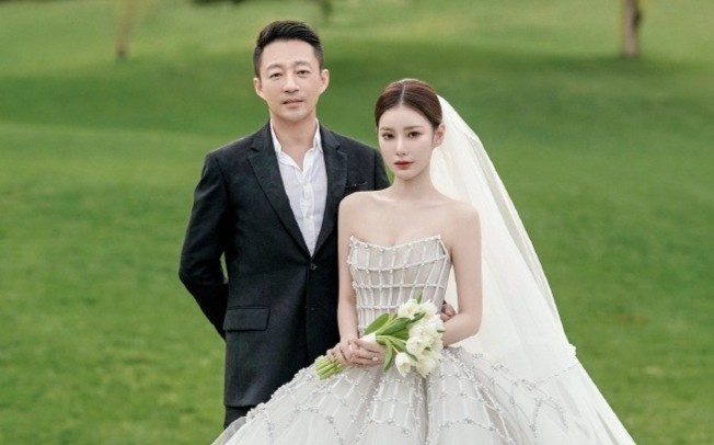 Le cuoi cua Uong Tieu Phi va Mandy hinh anh