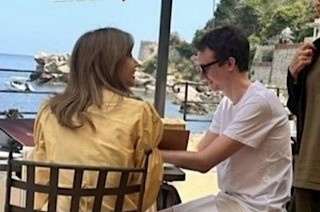 Hinh anh moi nhat cua Lisa va ban trai ty phu hinh anh