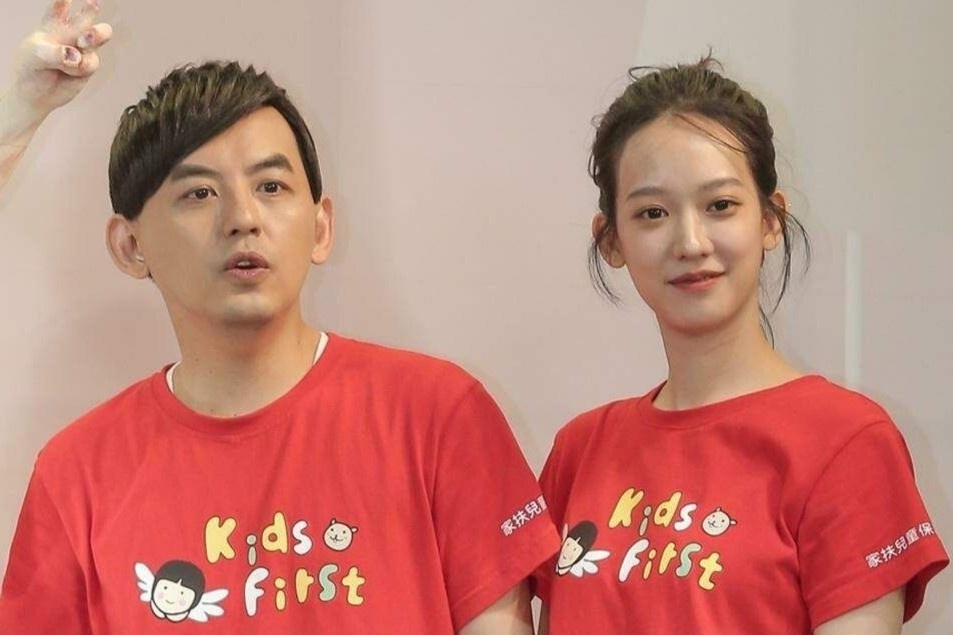 Hoang Tu Giao ly hon sau be boi tang tru hang nghin anh khieu dam hinh anh