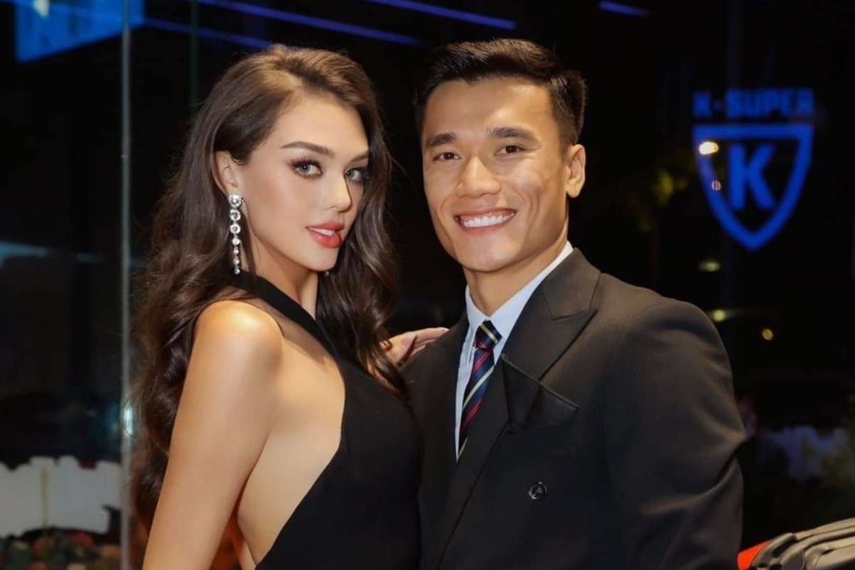 Dianka Zakhidova va Bui Tien Dung ky niem 3 nam cuoi hinh anh