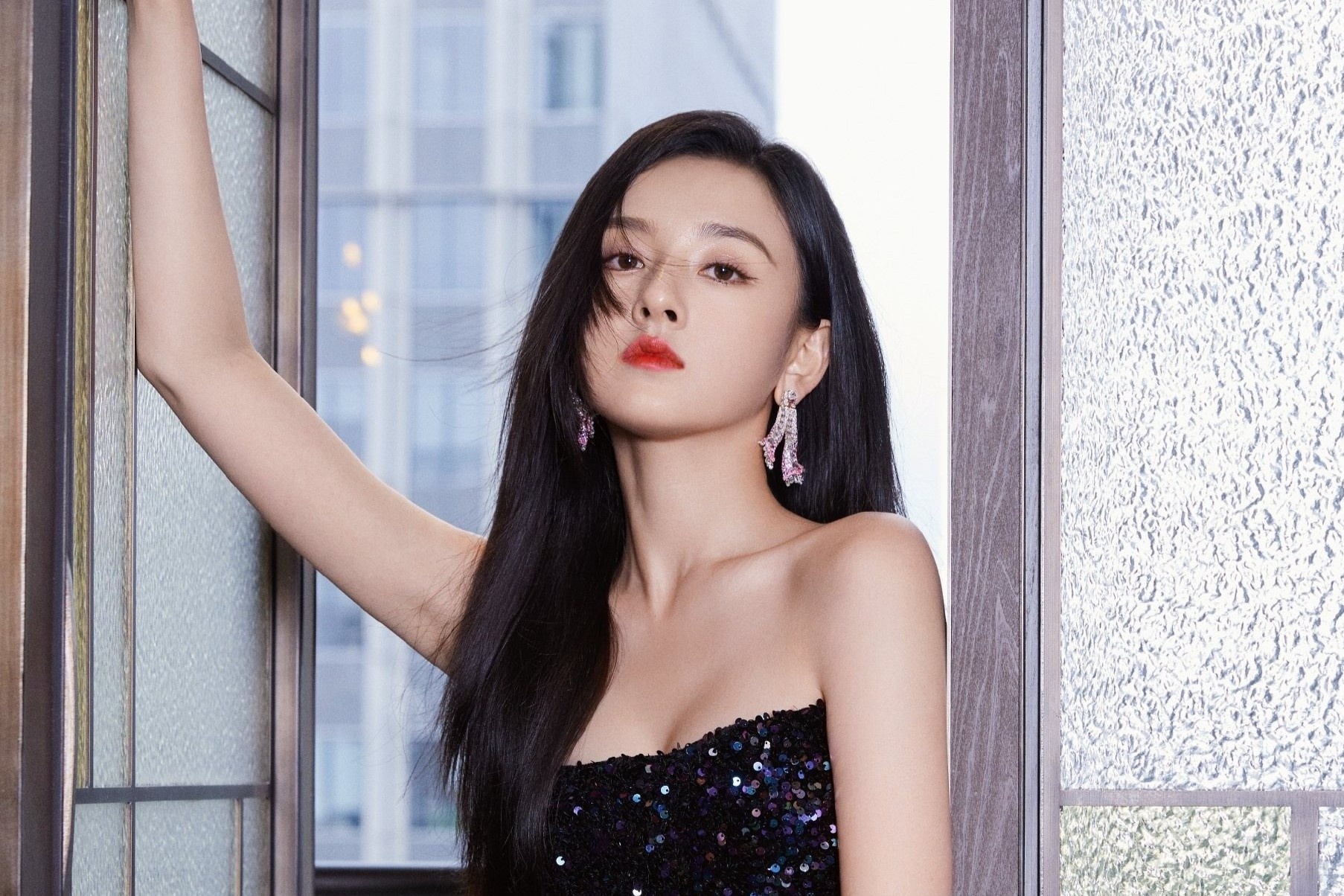 Tong To Nhi tro lai khien dong nghiep e de hinh anh